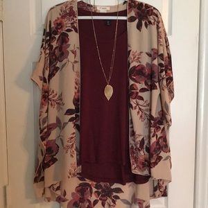 Perfect for Fall! 🍁🍂 Gorgeous Floral Kimono!